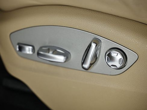 Certified 2021 Porsche Macan image 24