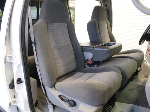 Used 2002 Ford F350 XLT image 17