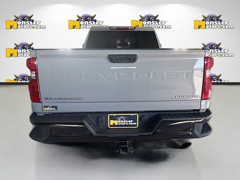 Used 2025 Chevrolet Silverado 2500 Custom w/ Custom Value Package image 6