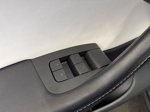 Used 2021 Tesla Model Y Long Range image 30