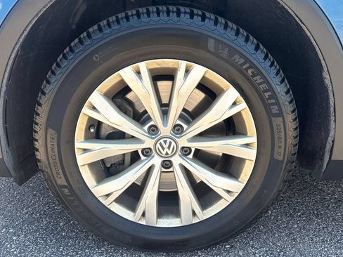 Used 2018 Volkswagen Tiguan SE AWD/4WD image 16