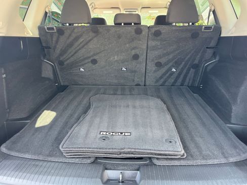 Used 2025 Nissan Rogue SV FWD image 33
