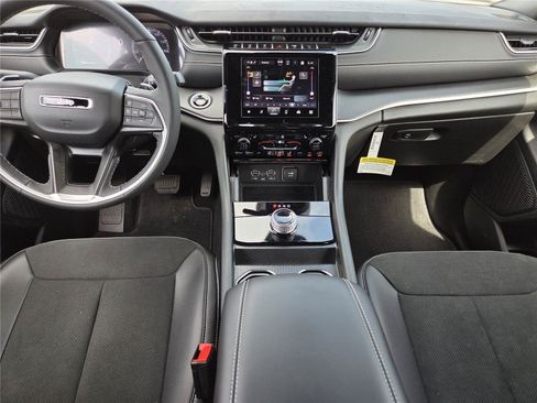 New 2025 Jeep Grand Cherokee Altitude RWD image 35