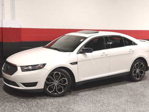 Used 2013 Ford Taurus SHO image 18