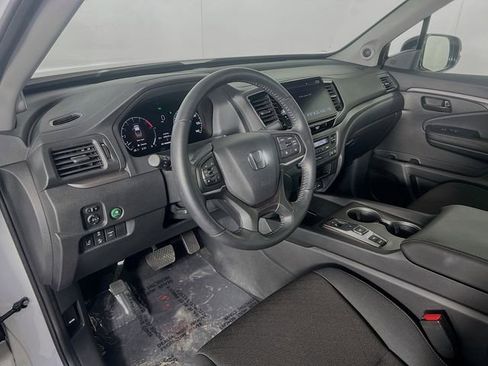 Used 2025 Honda Ridgeline Sport image 11