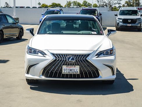 Used 2025 Lexus ES 350 w/ Premium Package FWD image 2