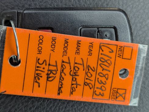 Used 2018 Toyota Tacoma TRD Off-Road w/ Technology Package AWD/4WD image 19
