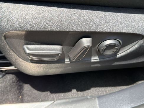 Used 2024 Toyota Highlander XSE FWD image 13
