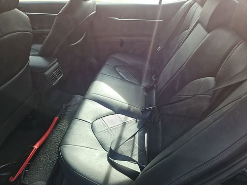 Used 2018 Toyota Camry XLE FWD image 3