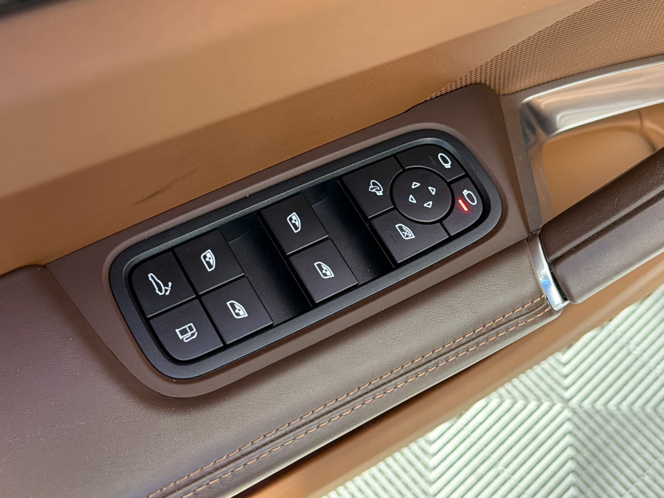Certified 2022 Porsche Cayenne Turbo S AWD/4WD image 13