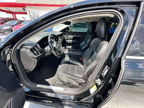 Used 2018 Volvo S90 T5 Momentum w/ Convenience Package FWD image 4