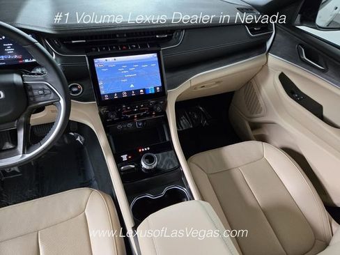 Used 2024 Jeep Grand Cherokee Limited w/ Luxury Tech Group II AWD/4WD image 17