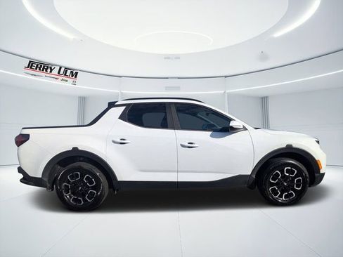 Used 2022 Hyundai Santa Cruz SEL Premium image 2