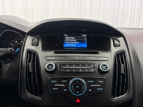 Used 2017 Ford Focus SE w/ Cold Weather Package FWD image 27