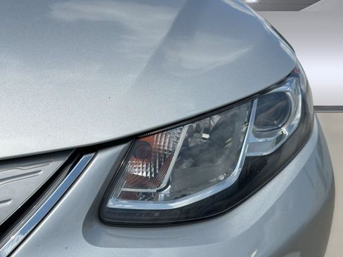 Used 2018 Chevrolet Volt Premier w/ Driver Confidence Package FWD image 11