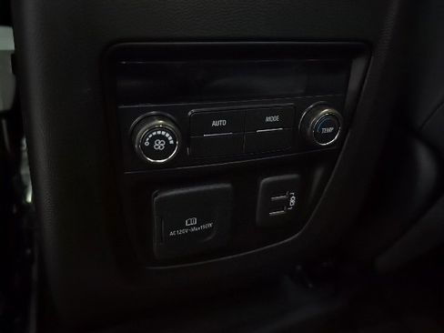 Used 2023 Buick Enclave Essence image 29