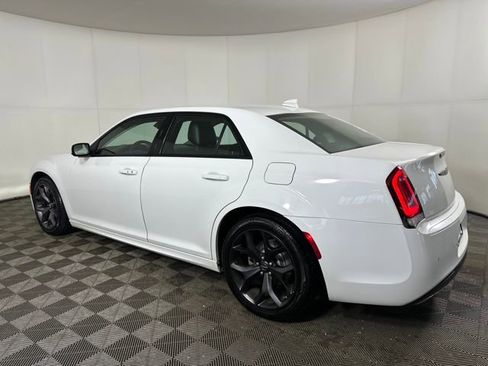 Used 2022 Chrysler 300 Touring L image 5