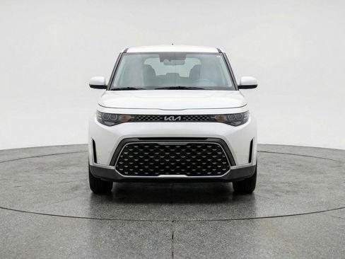 Used 2025 Kia Soul LX w/ LX Technology Package image 2
