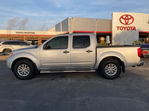 Used 2015 Nissan Frontier SV image 7