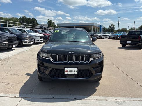 New 2025 Jeep Grand Cherokee Laredo X w/ Luxury Tech Group I image 11