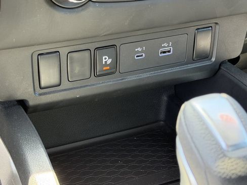 Used 2024 Nissan Frontier SV w/ Technology Package AWD/4WD image 29