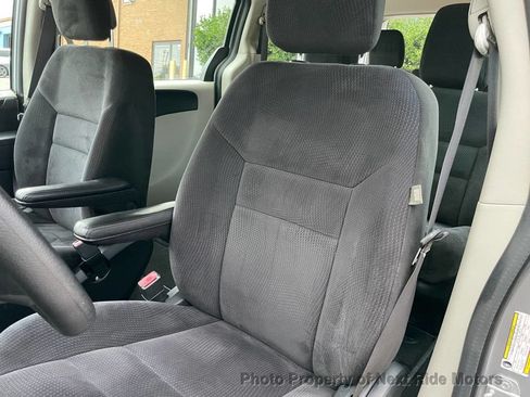 Used 2015 Dodge Grand Caravan American Value Package FWD image 9