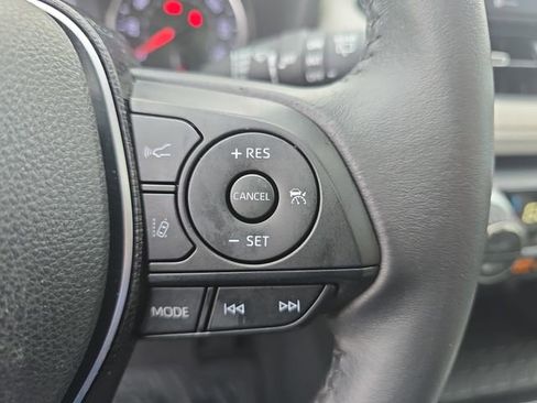 Used 2021 Toyota RAV4 XLE Premium image 18