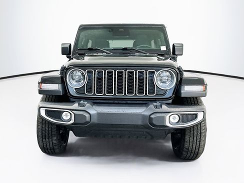 Used 2025 Jeep Wrangler Unlimited Sahara AWD/4WD image 2