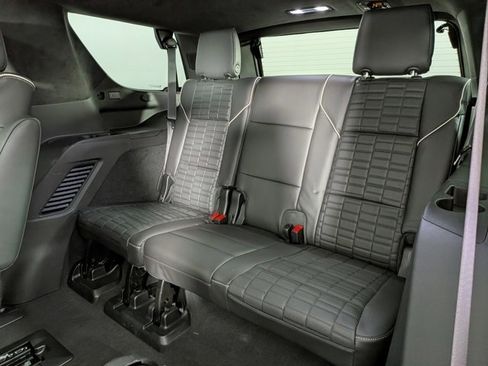 Certified 2021 Cadillac Escalade Sport Platinum image 30