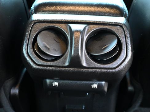 Used 2024 Jeep Wrangler High Altitude AWD/4WD image 38