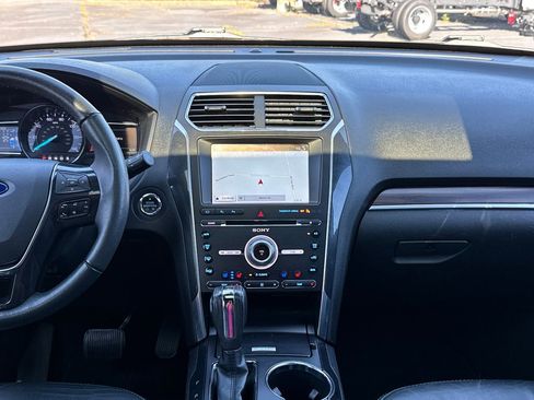 Used 2018 Ford Explorer Limited w/ Equipment Group 301A FWD image 19