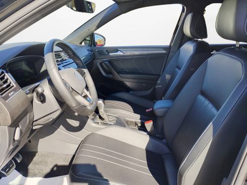 Used 2024 Volkswagen Tiguan SE R-Line image 11