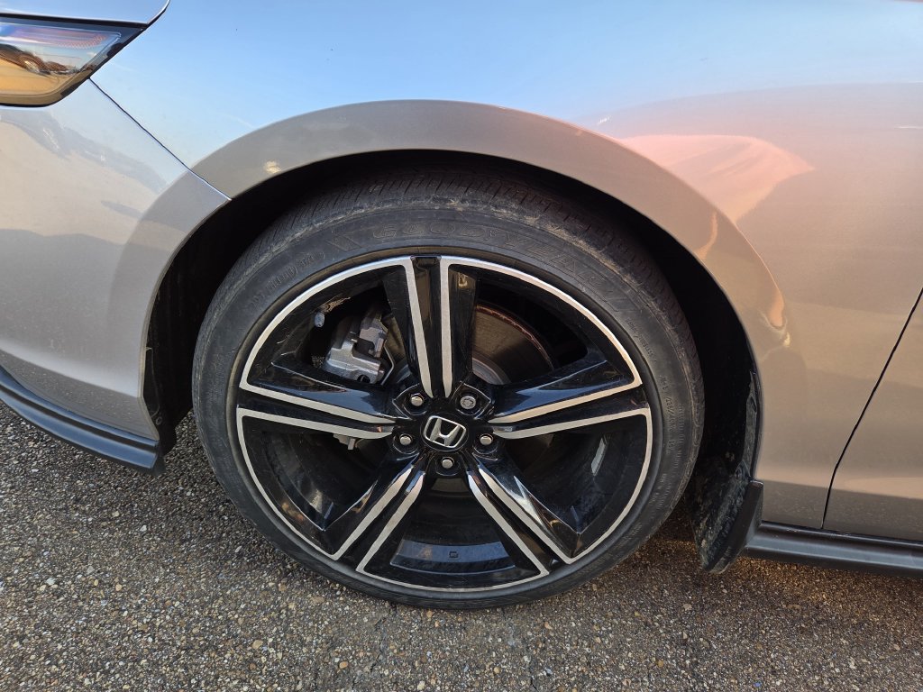 Used 2024 Honda Accord Sport image 4