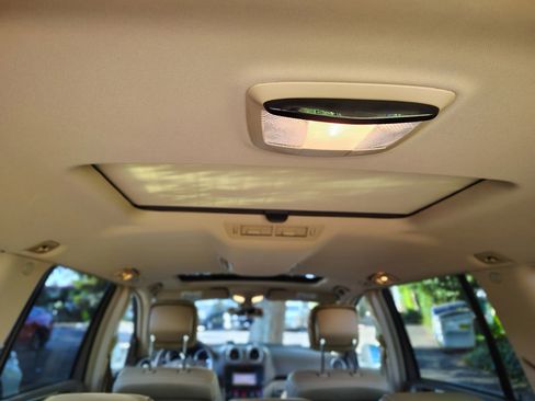 Used 2012 Mercedes-Benz GL 550 4MATIC image 23