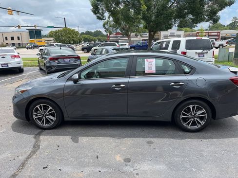 Used 2022 Kia Forte LXS image 5