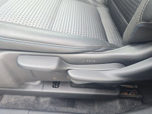 Used 2025 Chevrolet Trax LT w/ Driver Confidence Package image 16