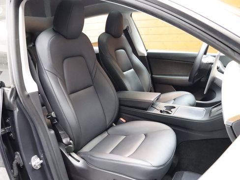 Used 2022 Tesla Model Y Long Range image 59