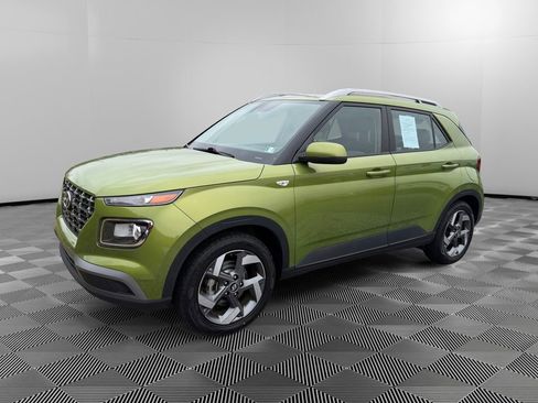 Certified 2022 Hyundai Venue SEL image 3