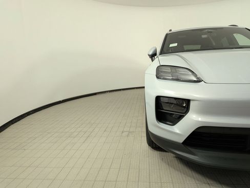 Certified 2025 Porsche Macan 4 Electric AWD/4WD image 12