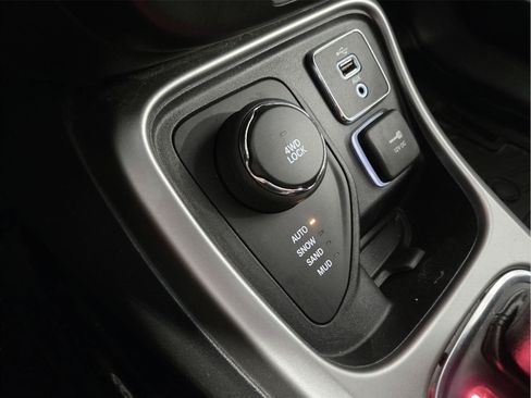 Used 2018 Jeep Compass Sport w/ Cold Weather Group AWD/4WD image 21