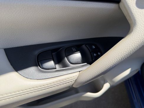Used 2019 Nissan Rogue Sport SL w/ Premium Package FWD image 17