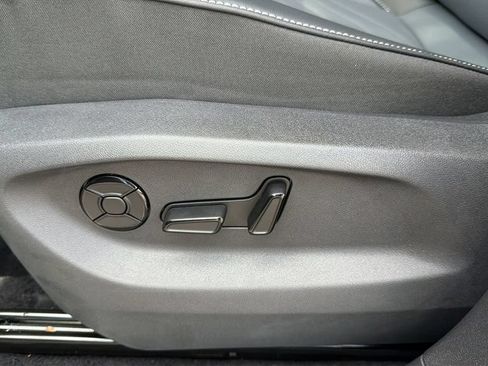 New 2026 Volkswagen Tiguan SE AWD/4WD image 16