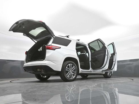 Used 2023 Chevrolet Traverse High Country AWD/4WD image 51