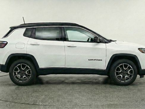 Used 2025 Jeep Compass Trailhawk image 11