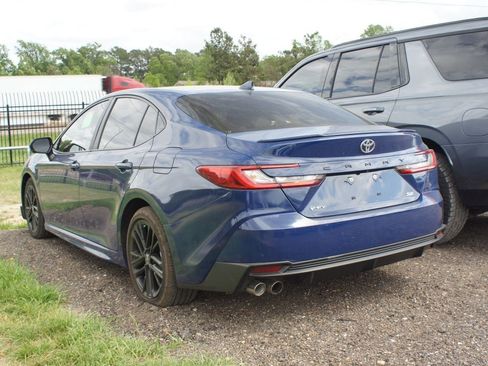 Used 2025 Toyota Camry SE image 3