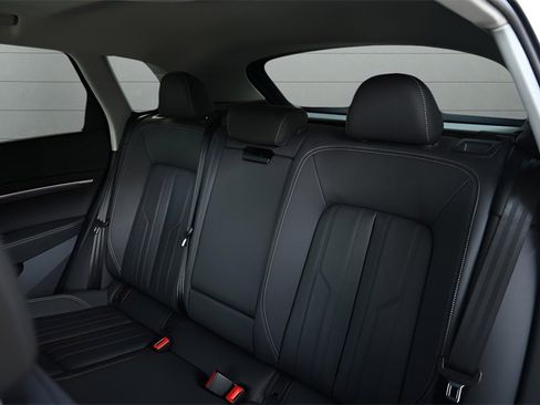 Used 2024 Audi Q8 e-tron Premium image 24