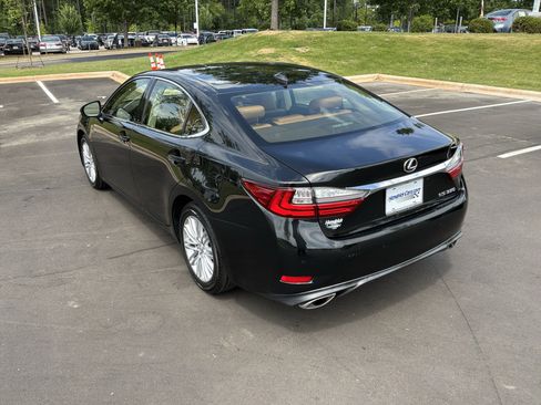 Used 2017 Lexus ES 350 w/ Premium Package FWD image 8