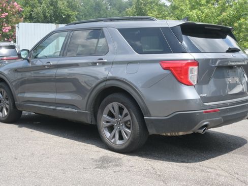 Used 2022 Ford Explorer XLT w/ Equipment Group 202A RWD image 7
