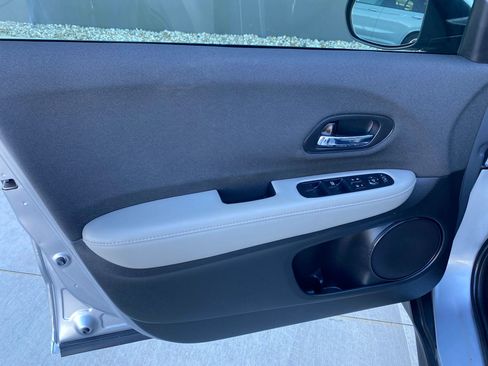 Used 2019 Honda HR-V LX image 27