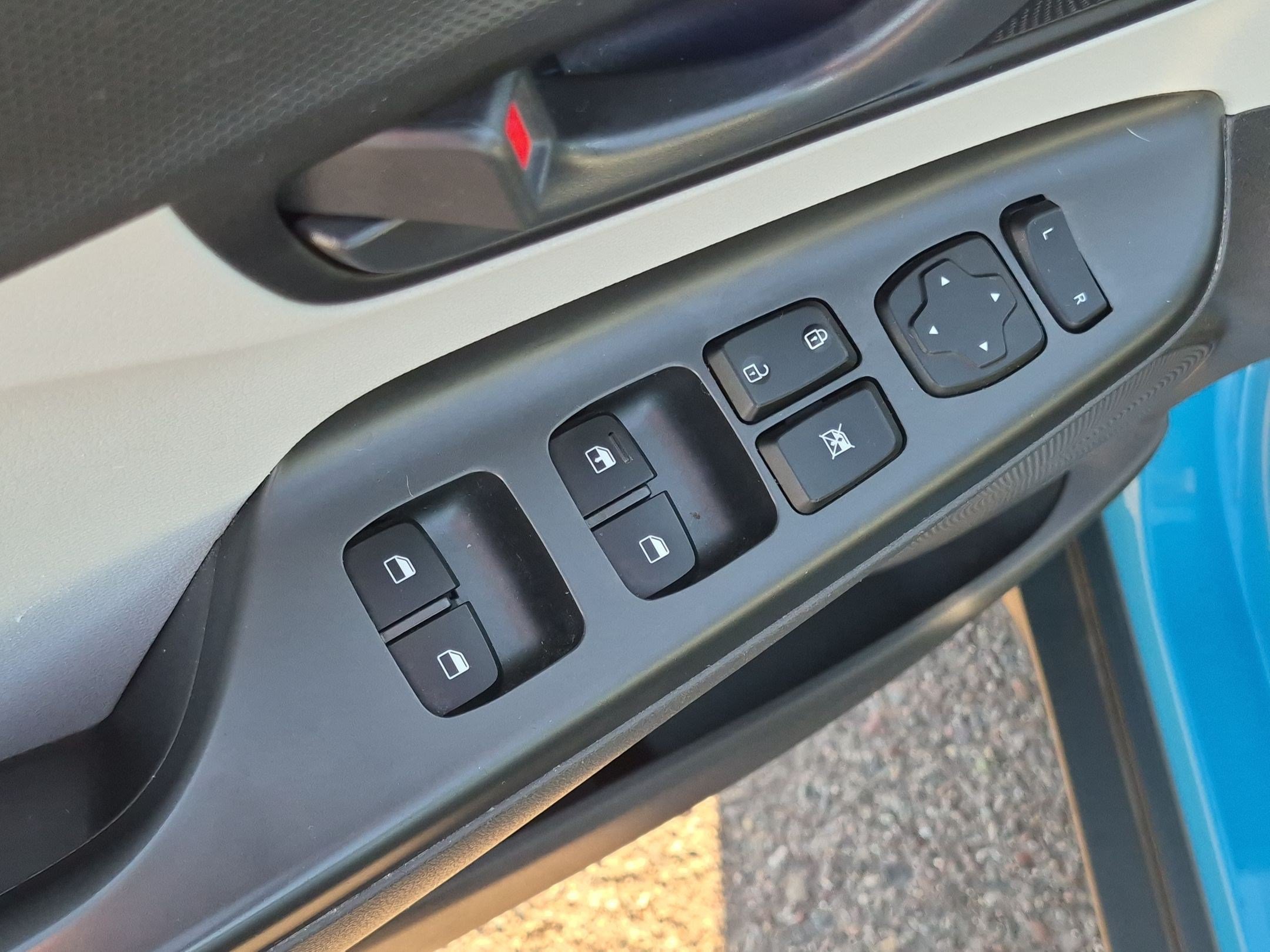 Used 2022 Hyundai Kona SEL w/ Cargo Package FWD image 12